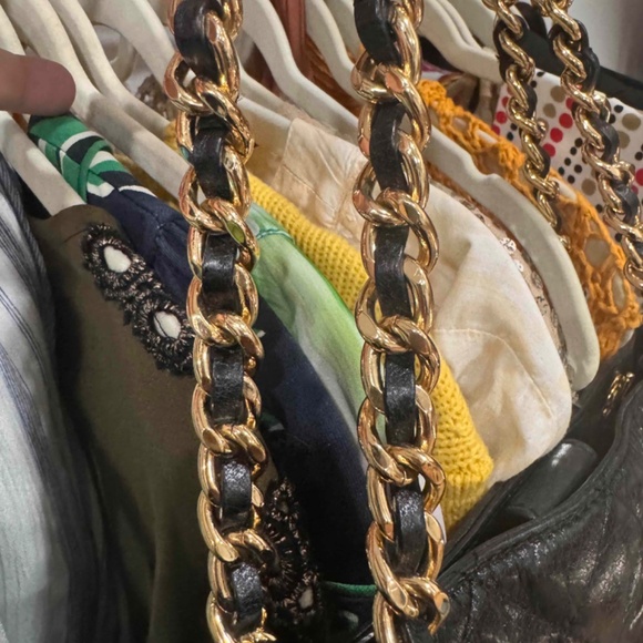 Authentic MICHAEL KORS Quilted Medium-Sized Black Leather Handbag - Picture 4 of 5